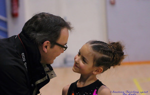 Mélanie à son père   T'as vu papa, c'est facile le twirling 