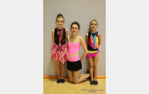 Le twirlers du week end avec de gauche à droite Léane (minime promotion, Charlotte (junior excellence 1) et Mélanie (benjamine promotion)