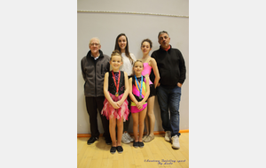 Les twirlers Léane, Mélanie et Charlotte, Laura, la mono des petites, encadrées de Christophe le président et m.Pinel, Bernard, secrétaire du club qui œuvre dans l'ombre depuis de très nombreuses années pour le bon fonctionnement de celui ci. A toujours une anecdote à raconter sur les compétitions passées. Ludo